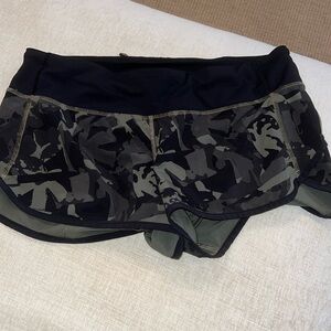 Lululemon Speed Short 2.5” inseam size 6